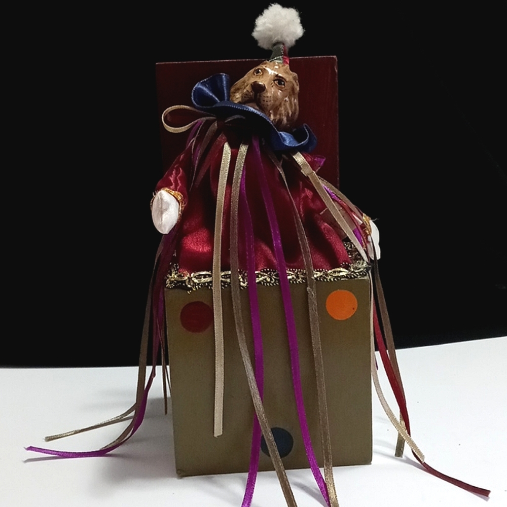 Wayne Kleski Lion Jester Music Box Collectible